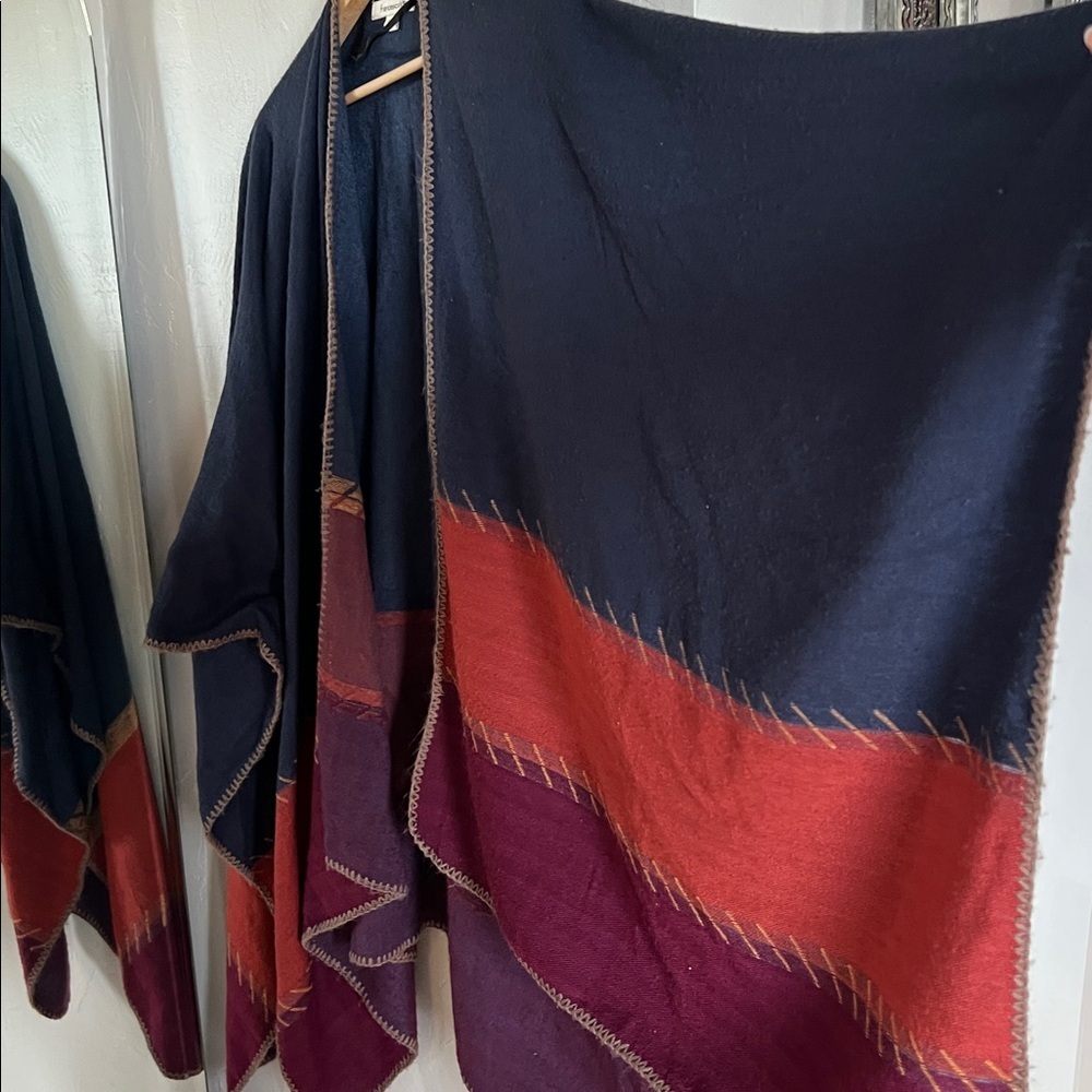 Francesca's Collections Navy and Tan Knit Top/shaw/poncho - Picture 3 of 6